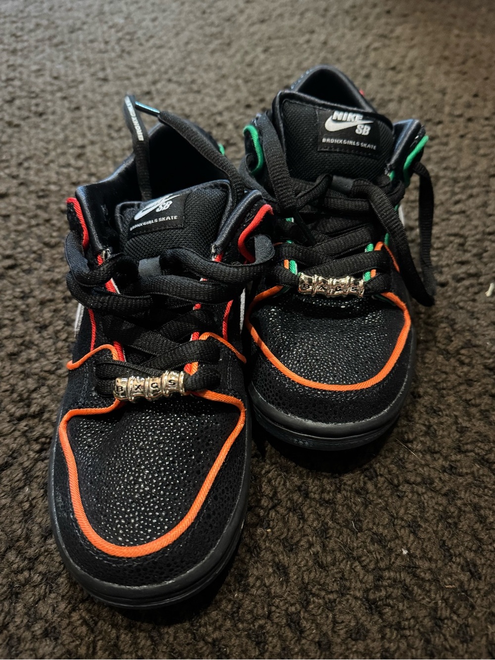 DROP! Mens 4.5 Nike Black Low-Top Sneakers with Red, Green & Orange Trim